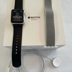 EUC 38 mm Apple Watch Series 3 with original box GPS & Cellular